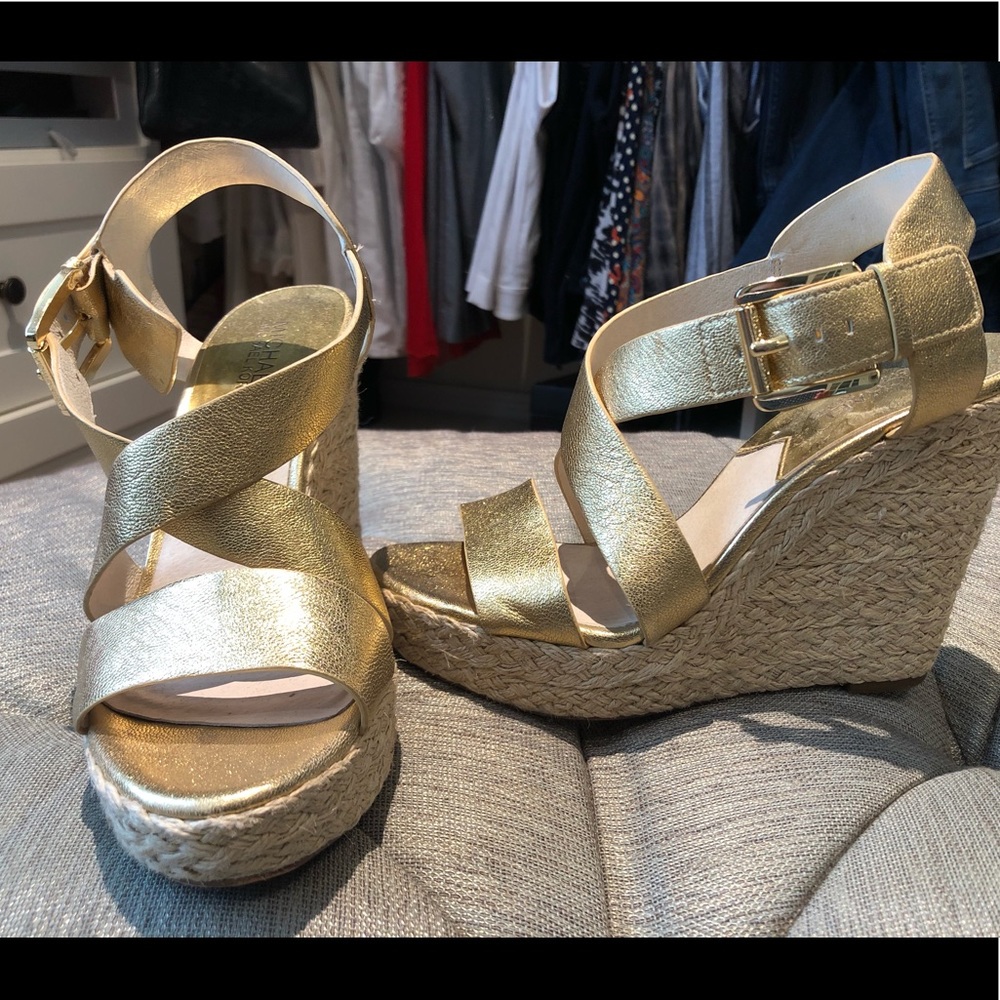 Gold wedges